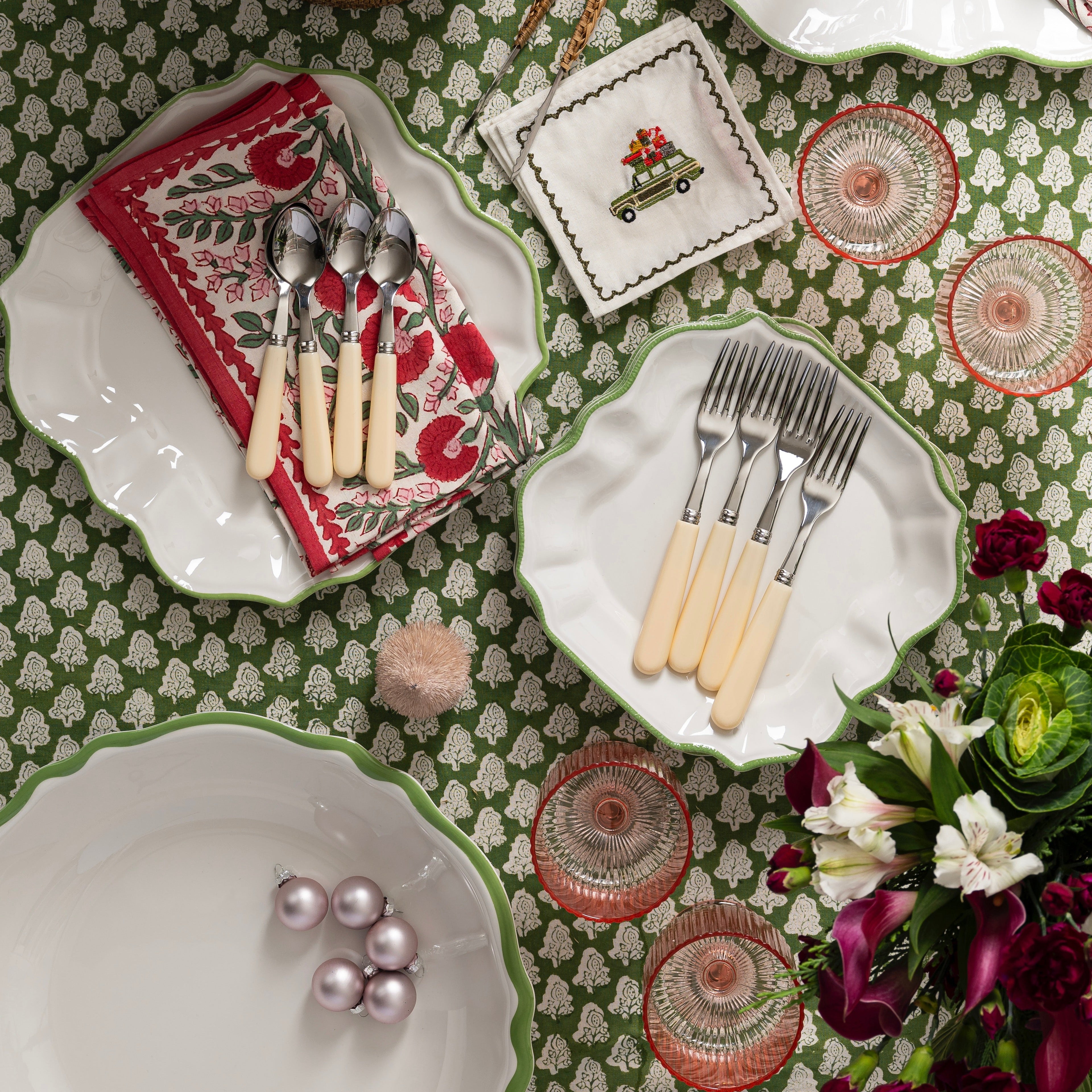Garden Green Scalloped Appetizer & Salad Plates (Set of 4)